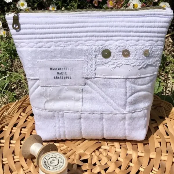 Trousse patchwork blanc linge ancien dentelle - idée cadeau pochette à livres