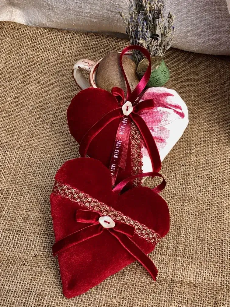 coeurs_lavande_velours_rouge_idee_cadeau_romantique_fete_meres_provence_chic