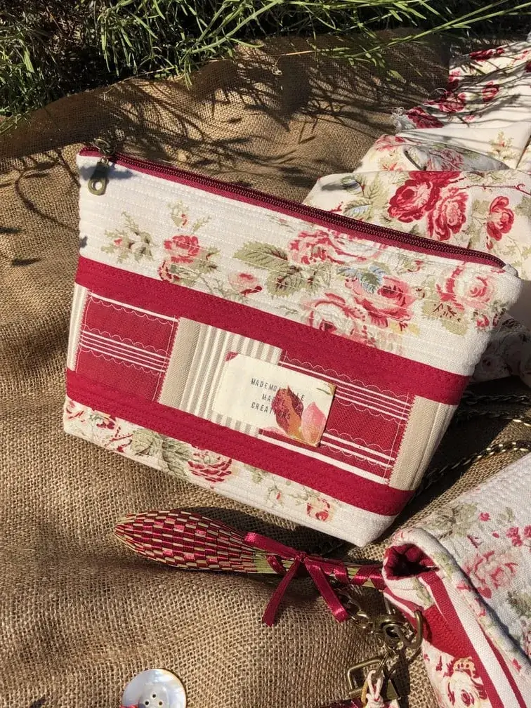 histoires_rouge_trousse_patchwork_bordeaux_fleurs_idees_cadeaux_femme_unique_createurs_upcycling