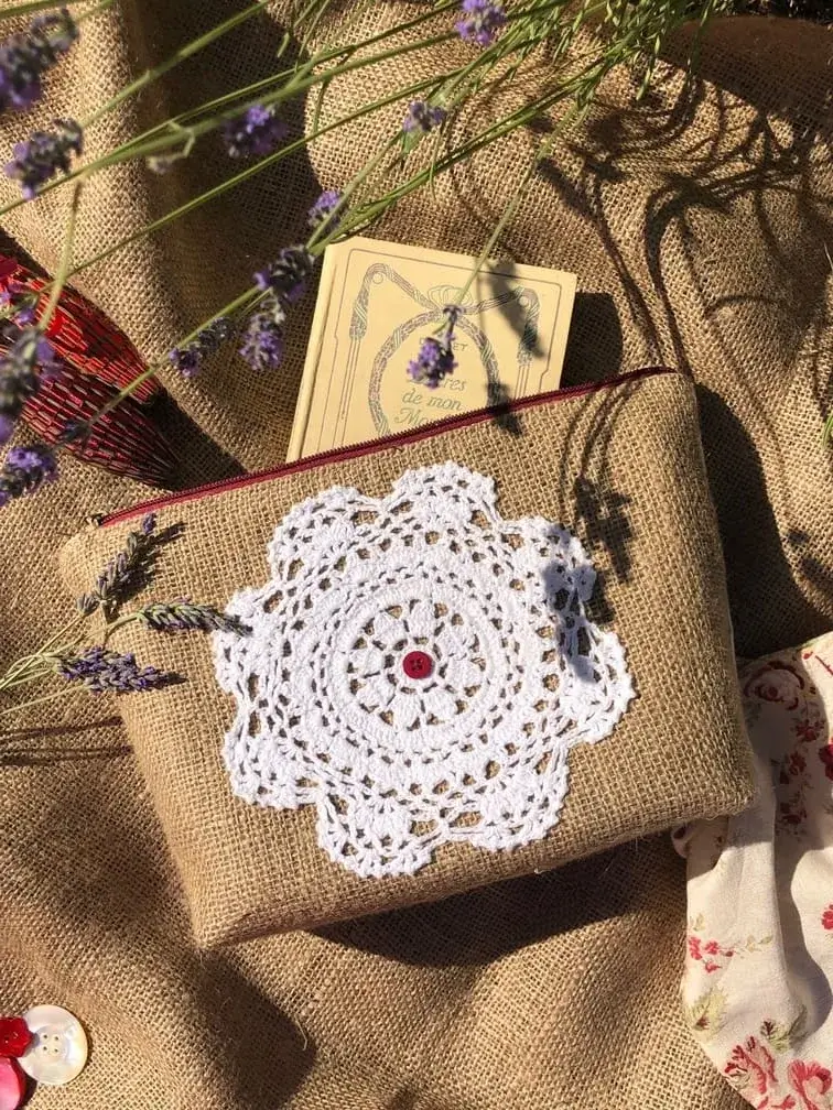 idee_cadeau_linge_ancien_napperon_grand_mere_upcycling_original_décor_provence