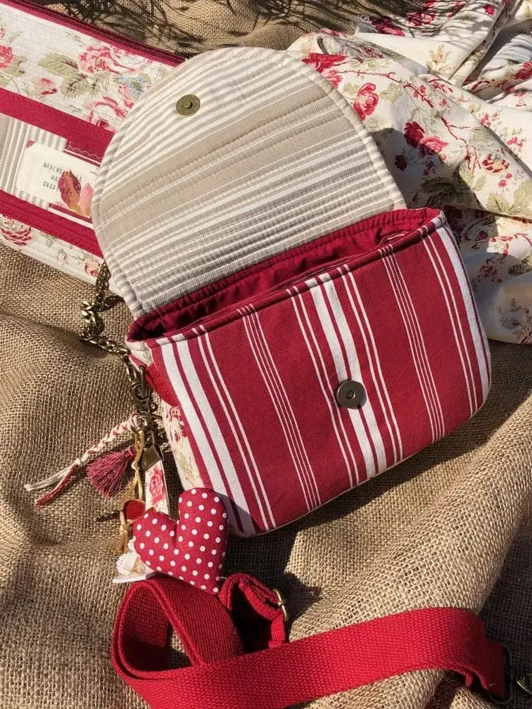 sac_femme_besace_crossbody_banane_rouge_bordeaux_mini_musette_passionnée