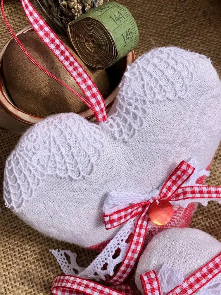 coeur_lavande_blanc_dentelle_vichy_damasse_rouge_nacre_décoration_cadeau