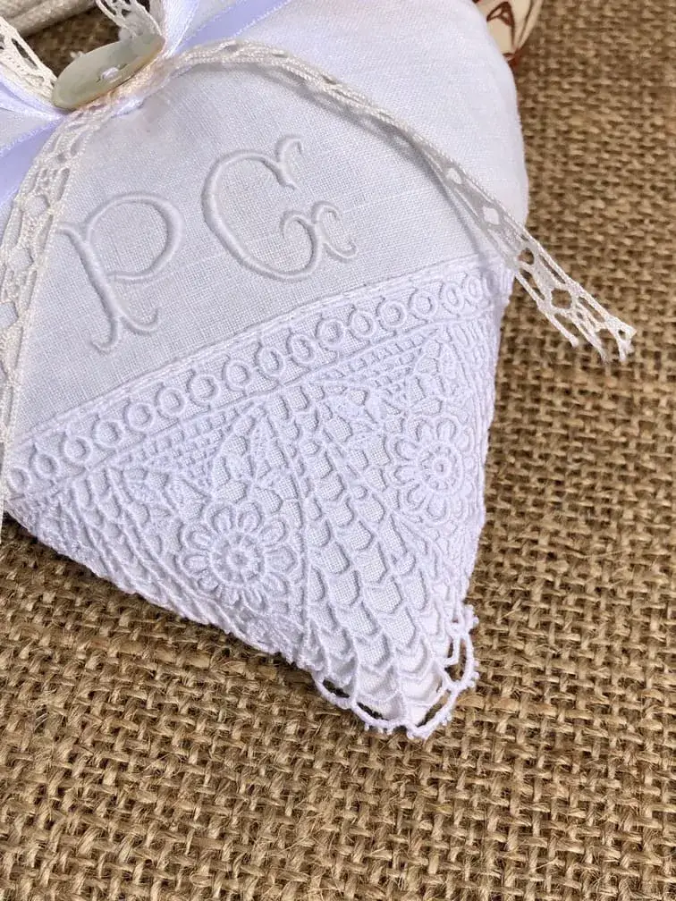 coeur_lavande_cadeau_typique_provence_linge_ancien_dentelle_femme_romantique