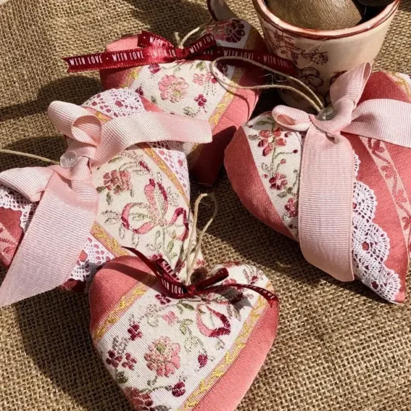 coeurs_de_lavande_cadeau_romantique_provence_dentelle_marie_antoinette