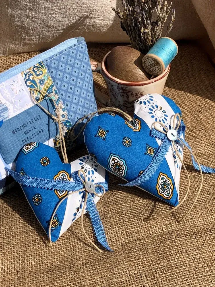 coeurs_de_lavande_provence_tissu_provencal_typique_bleu_dentelle