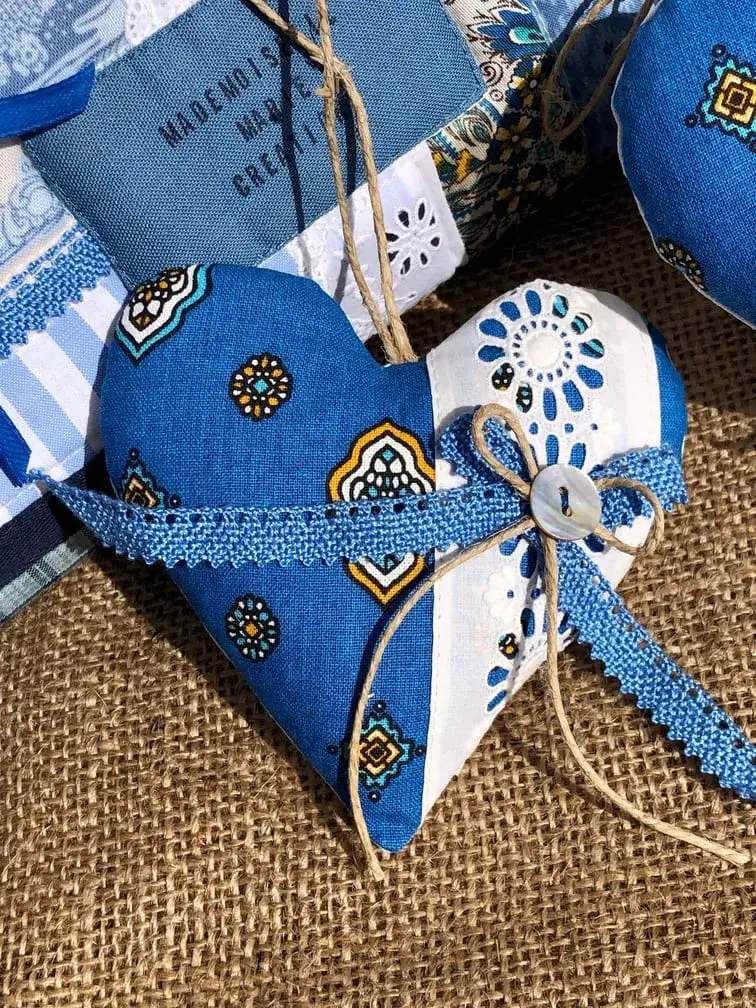 petit_coeur_de_lavande_provence_tissu_provencal_typique_bleu_dentelle