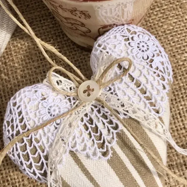 petit_coeur_de_lavande_provence_toile_matelas_dentelle_nacre_lin_idee_cadeau_femme_mère