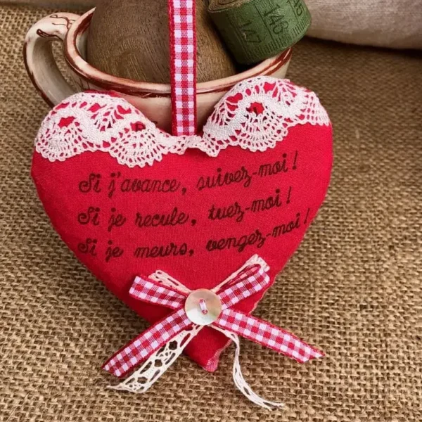 petit_coeur_lavande_provence_citation_la_rochejacquelin_dentelle_vichy_idee_cadeau