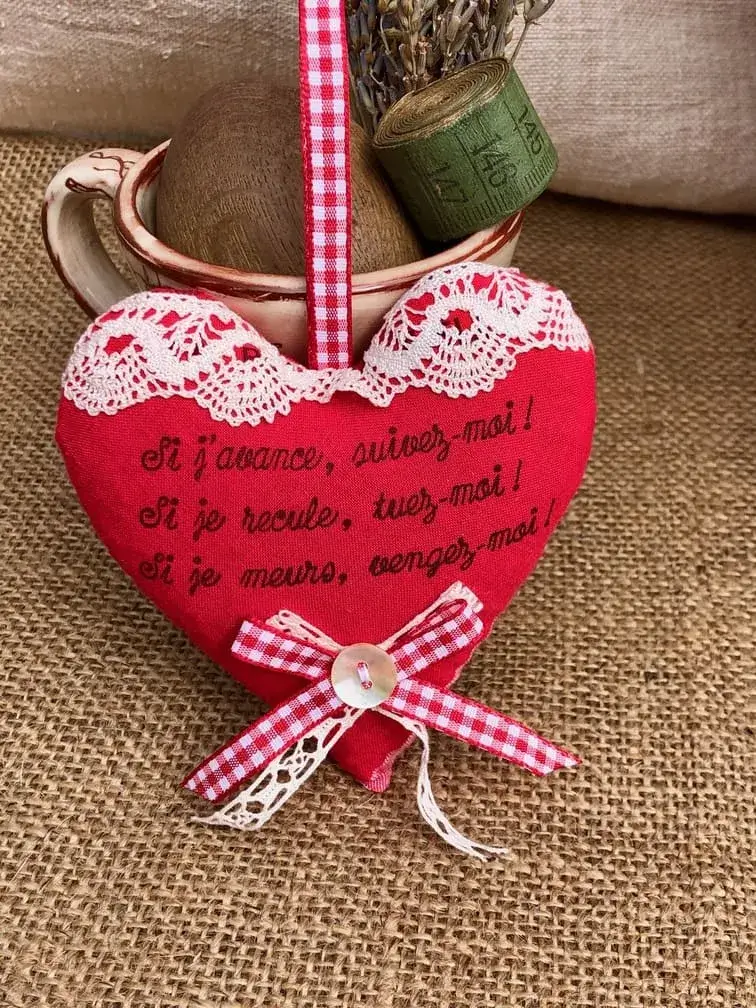 petit_coeur_lavande_provence_citation_la_rochejacquelin_dentelle_vichy_idee_cadeau