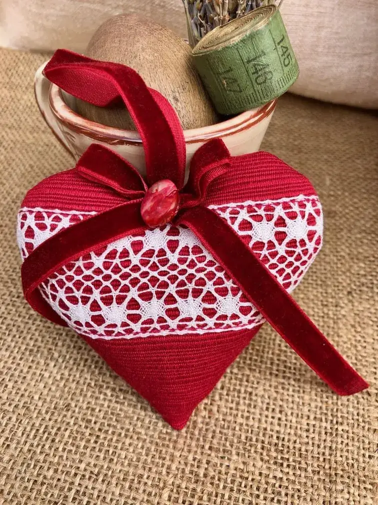 petit_coeur_rouge_bijou_lavande_sud_provence_idee_cadeau_femme_romantique_mere_velours