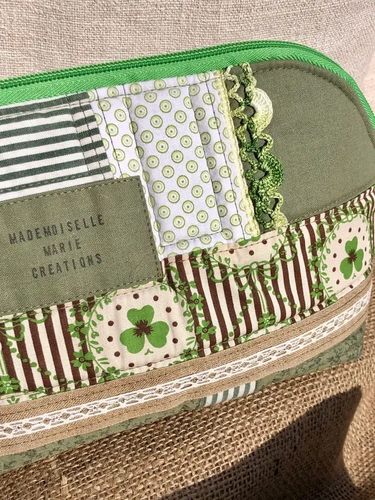pochette_jour_de_chance_patchwork_rustique_trèfle_dentelle_idée_cadeau