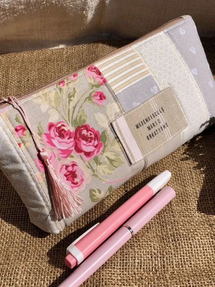 trousse_artisanale_fleurs_shabby_pastel_vintage_romantique