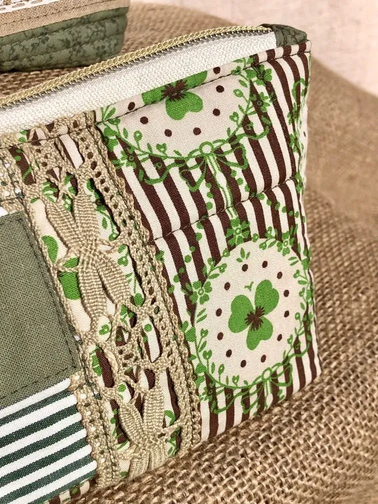 trousse_écolière_idee_cadeau_trèfle_dentelle_patchwork