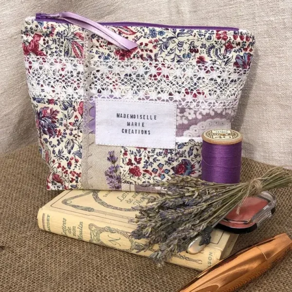 trousse_fleurie_artisanat_lavande_provence_violet_dentelles