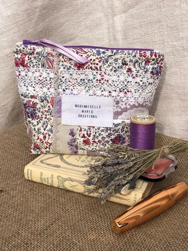 trousse_fleurie_artisanat_lavande_provence_violet_dentelles