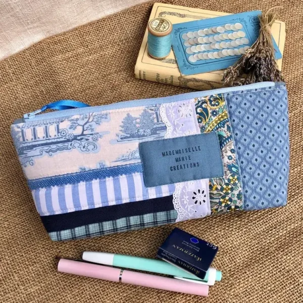 trousse_patchwork_bleu_glacier_dentelle_idee_cadeau_femme