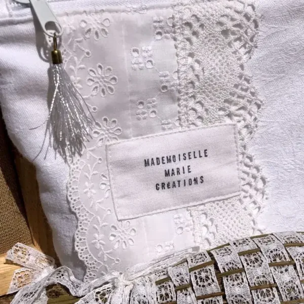blanc_lumière_trousse_pompon_idee_cadeau_linge_ancien_upcycling