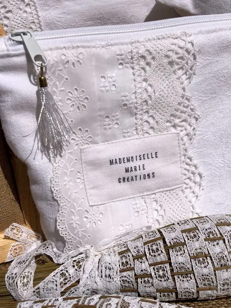 blanc_lumière_trousse_pompon_idee_cadeau_linge_ancien_upcycling