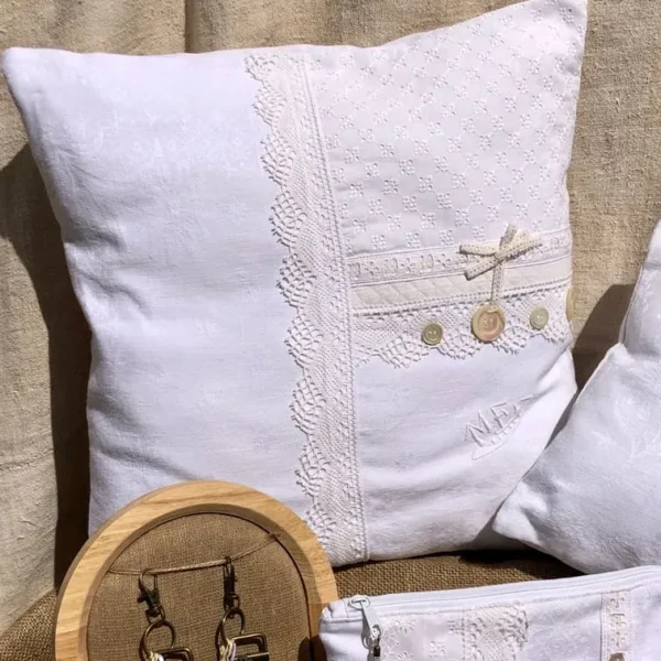 collection_blanc_lumiere_coussin_trousses_grigri_idee_cadeau_esprit_saint_tropez_provence