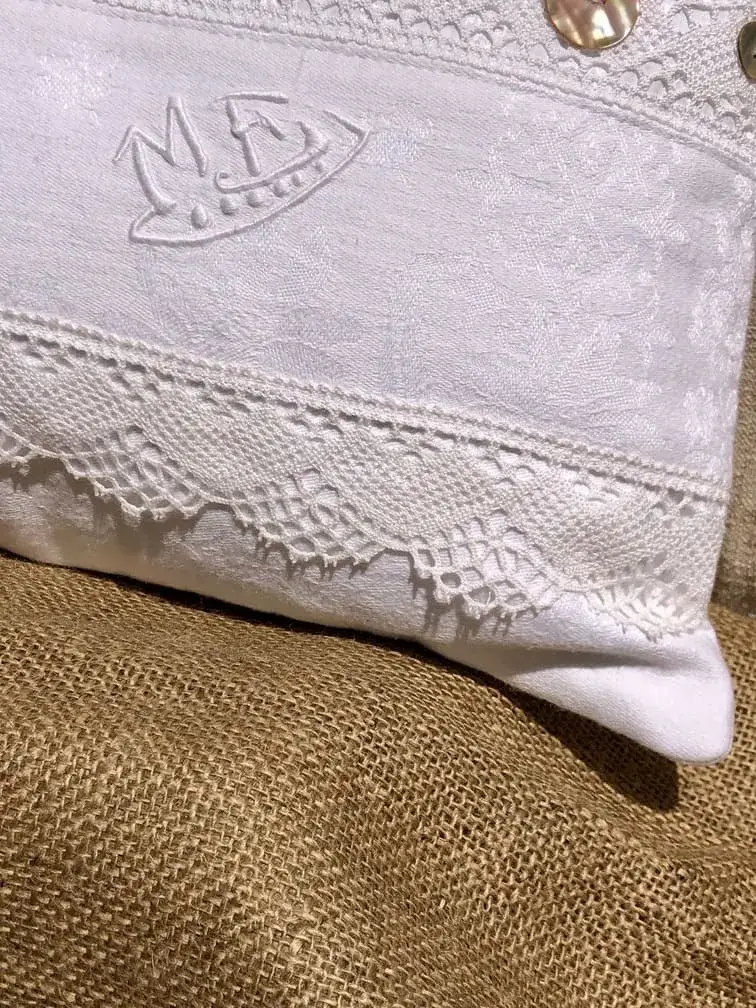 linge_ancien_housse_coussin_blanc_lumiere_rectangulaire_decoration_chic_could_dancer