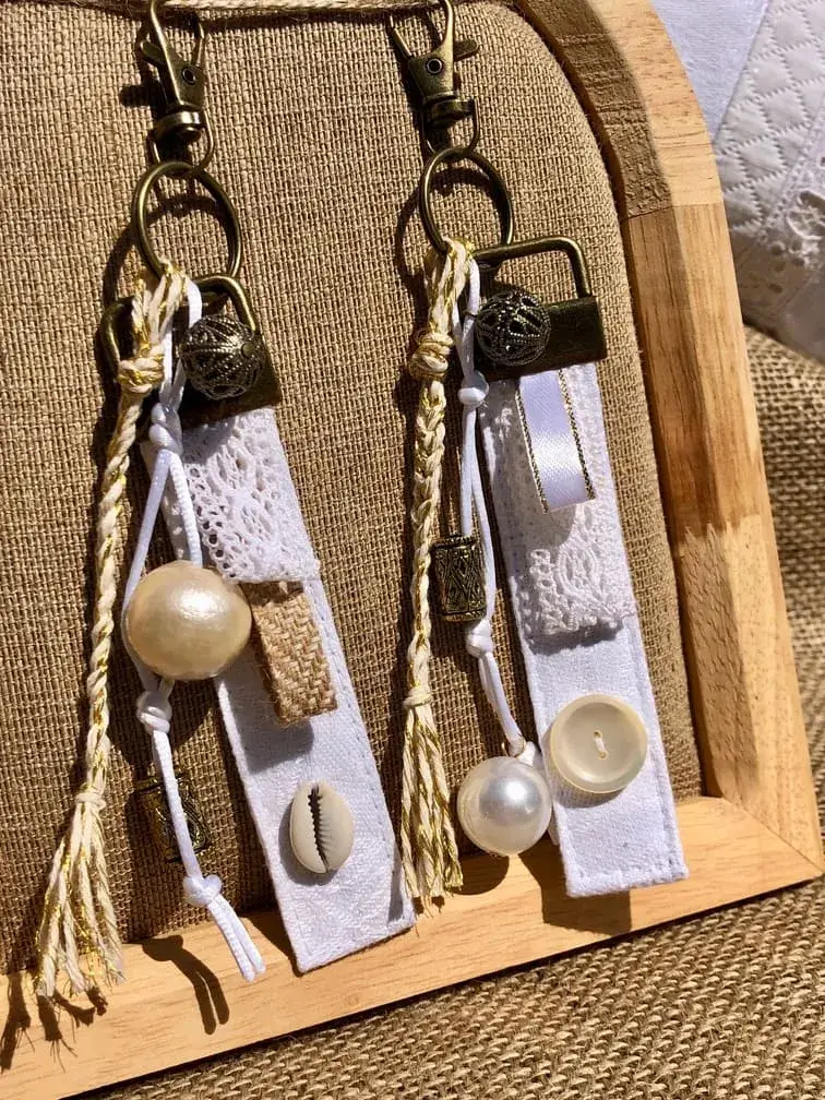 porte_cles_grigri_bijou_sac_tendance_2026_blanc_linge_ancien_idee_cadeau