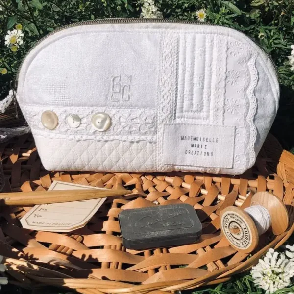 trousse_blanc_linge_ancien_nacre_dentelles_idee_cadeau_shabby