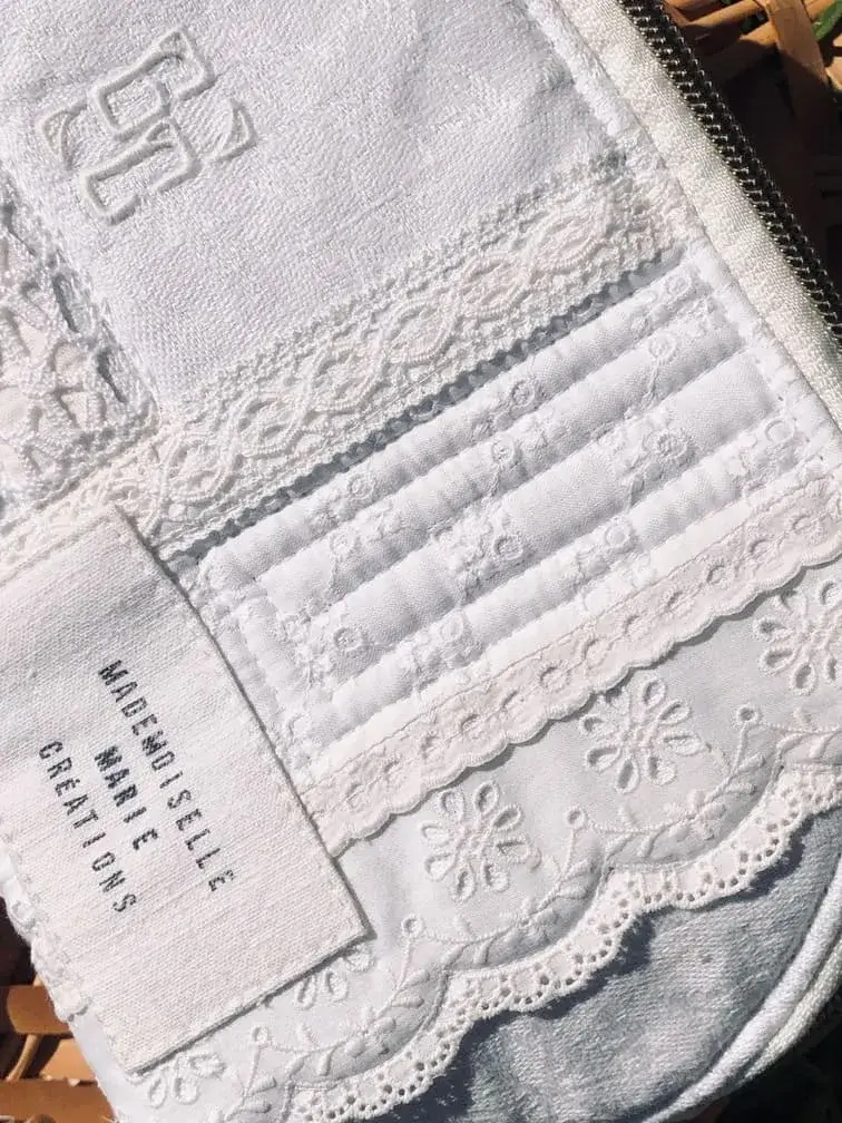 upcycling_linge_ancien_blanc_dentelles_draps_nacre_trousse_artisanale_fait_main