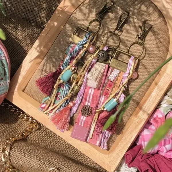 porte_cles_grigri_sac_indienne_artisanal_fait_main_provence_cadeau_original_capsule_textile_vintage_upcycling_vintage_bonbon