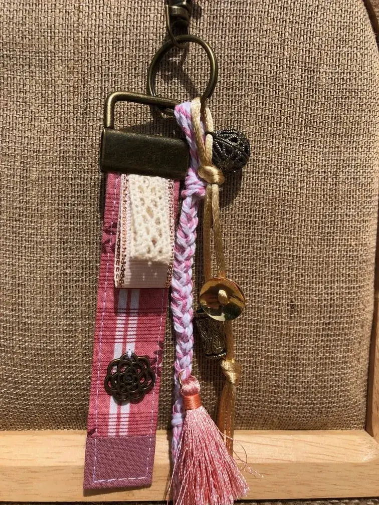 Porte-clés Grigri indienne & vieux rose – Image 3