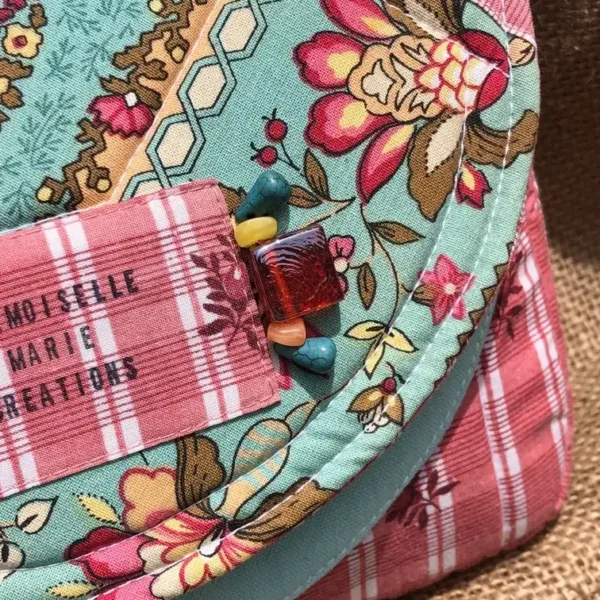 sac_besace_bandouliere_marquise_mistral_indienne_artisanale_idee_cadeau_provence_collection_capsule_vintage_bonbon_upcycling_reemploi_perles_brodees