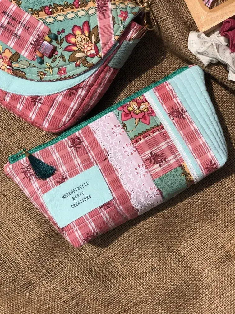 trousse_dentelle_indienne_artisanal_fait_main_provence_cadeau_original_capsule_textile_vintage_upcycling_vintage_bonbon