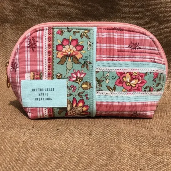 trousse_dragee_ronde_indienne_provencale_artisanale_idee_cadeau_provence_collection_capsule_upcycling_reemploi_linge_ancien_vintage_bonbon