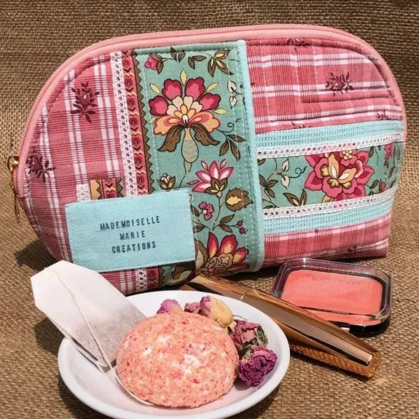 trousse_dragee_ronde_indienne_provencale_artisanale_idee_cadeau_provence_collection_capsule_vintage_bonbon_upcycling_reemploi