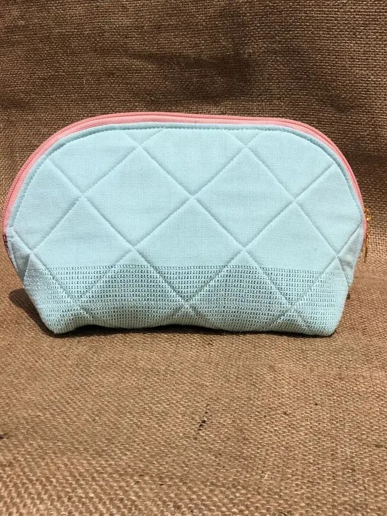 trousse_dragee_ronde_indienne_provencale_artisanale_idee_cadeau_provence_collection_capsule_vintage_bonbon_upcycling_reemploi_linge_ancien