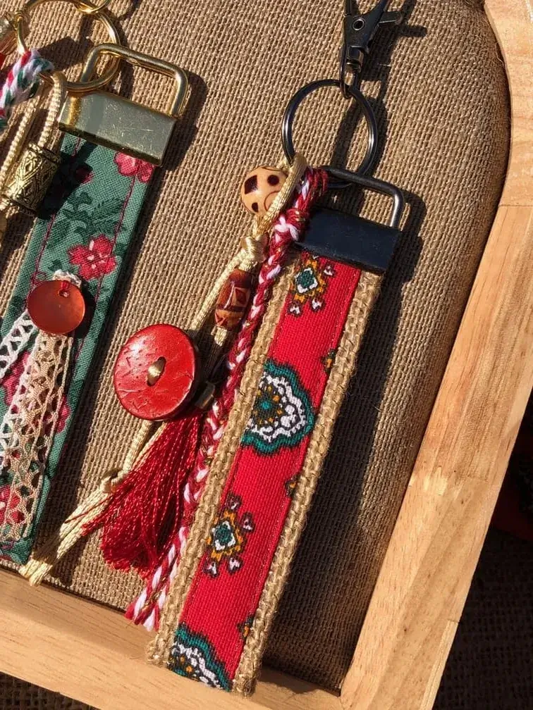 porte_cles_grigri_talisman_idee_cadeau_souvenir_provence_tissu_provençal_rouge