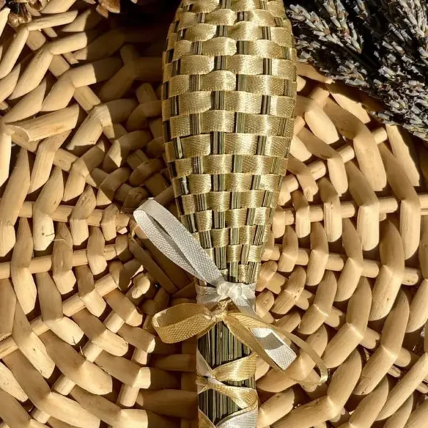 fuseau_quenouille_lavande_dore_tressage_main_artisanat_provencal