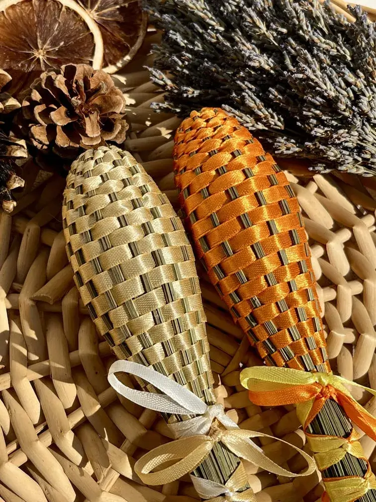 fuseaux_quenouilles_lavande_orange_doré_tradition_provencale