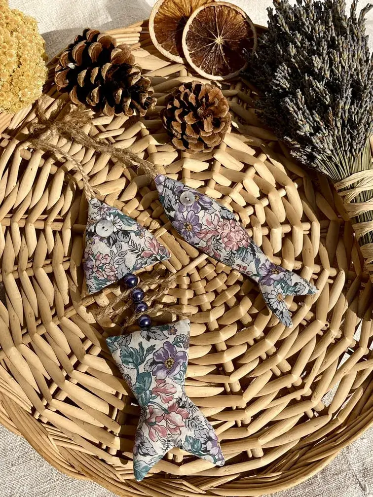 poissons_sardines_garnies_lavande_tissu_fleuri_violet_decoration_provencalea