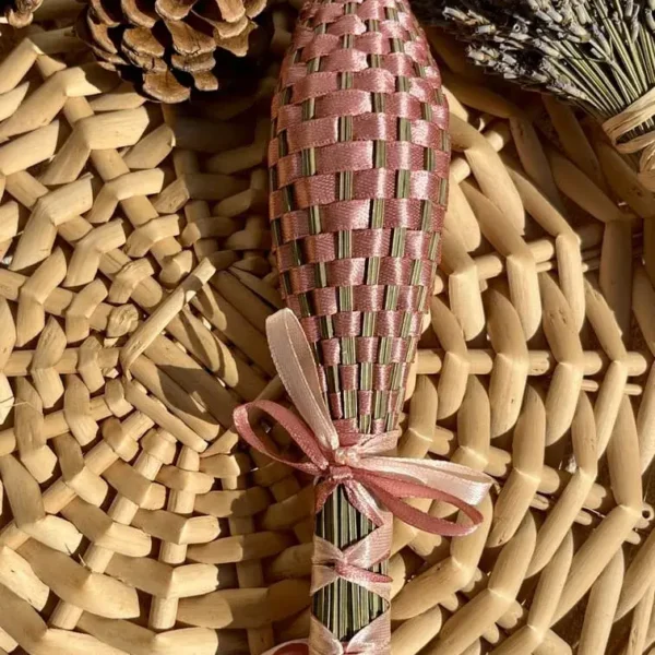 quenouille_fuseau_lavande_provence_artisanat_tresse_main_vieux_rose
