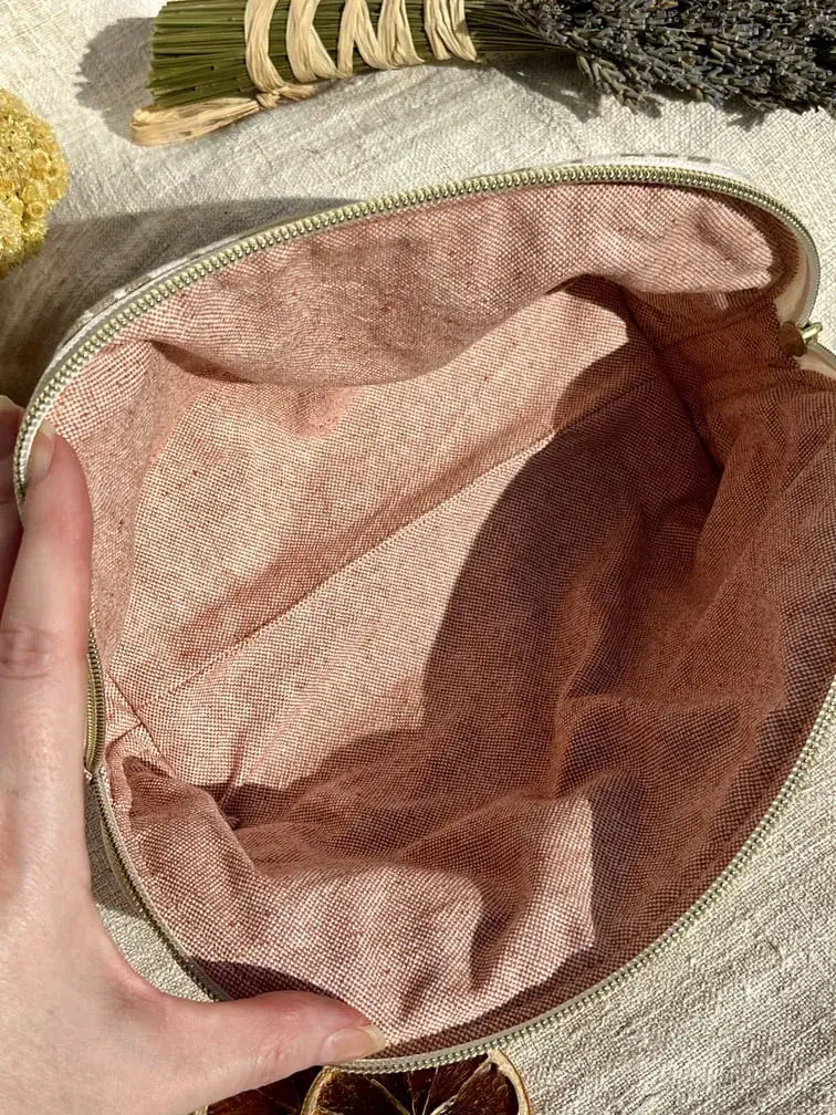 trousse_demi_lune_miel_moutarde_jaune_couleurs_automne_idee_cadeau_femme_grande_contenance
